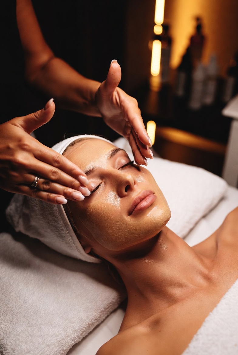 7 יתרונות מוכחים של טיפולי פנים מקצועיים קבועים