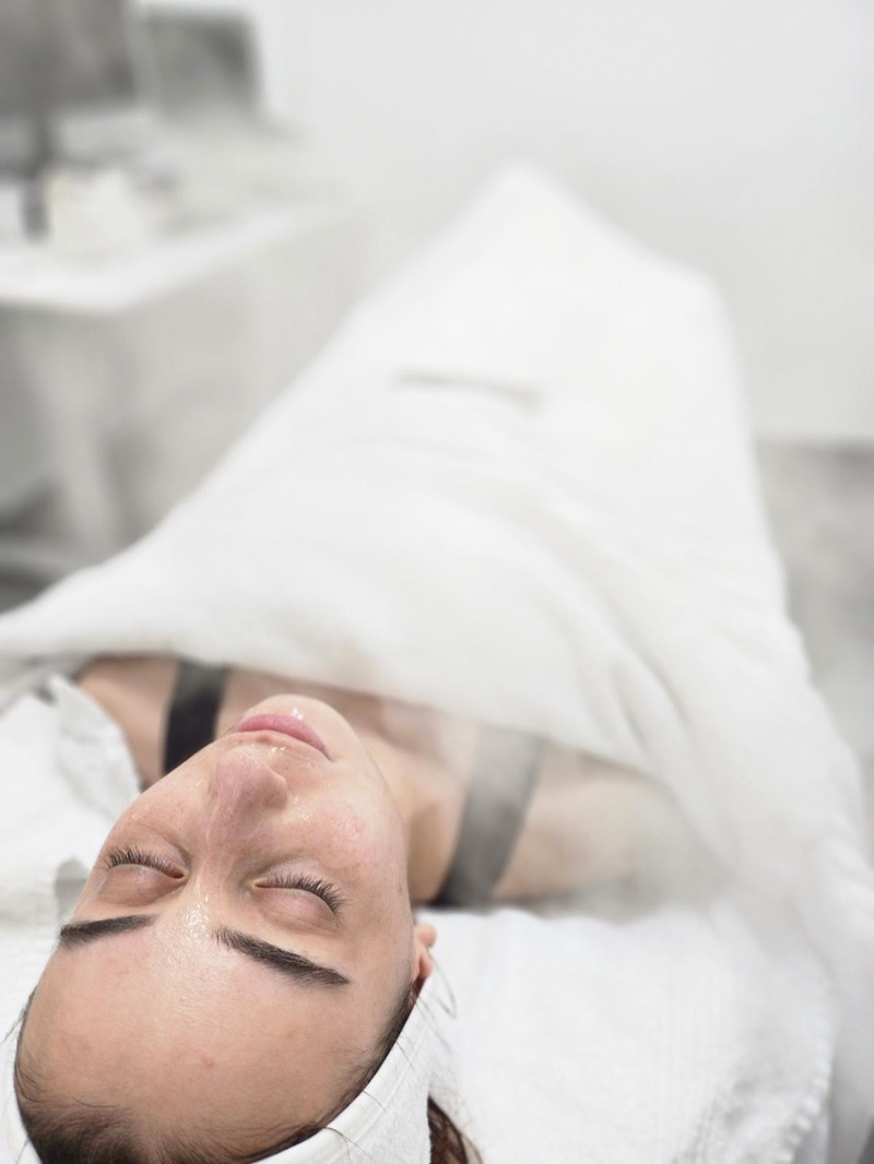 Facial steam treatment for deep pore cleansing