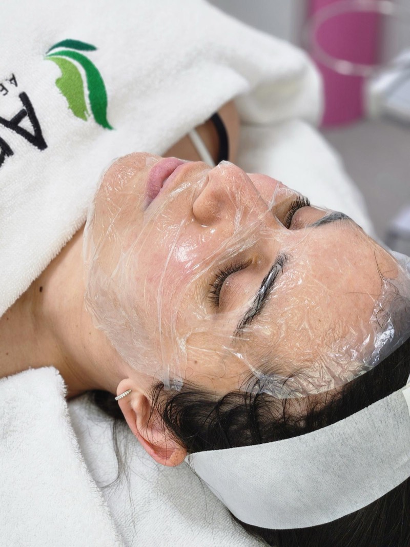 Hydrating facial wrap treatment for deep moisture